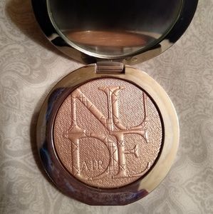 Dior diorskin Nude air luminizer 001